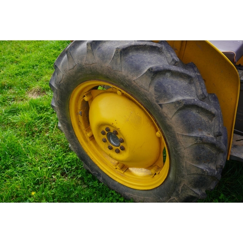 195 - Massey Ferguson 35X Industrial tractor. Runs and drives. SN. JNMY 385108. No V5.