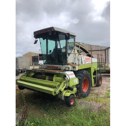 207 - Claas Jaguar 6825 forage harvester complete with PU300 grass pick up. Excellent working order, used ... 