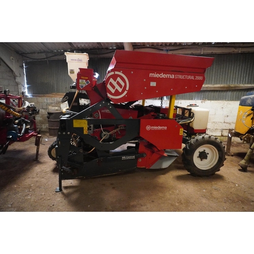 129 - 2016 Miedema MS2000 potato planter, powder applicator, Amistar liquid applicator and 4 applicator le... 