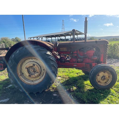 204 - Massey Harris 55 tractor. Barn find. Runner