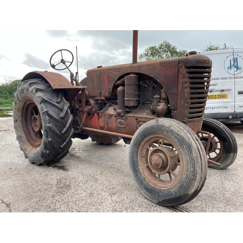 202 - Massey Harris pacemaker tractor. Barn find, non-runner. No V5