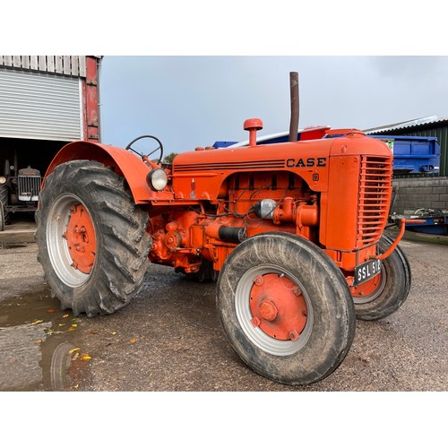 186 - Case D tractor. Runs and drives. V5