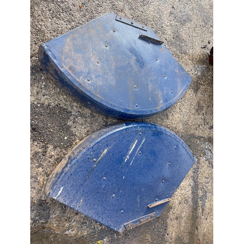 140 - Fordson E27N rear mudguard in perfect condition