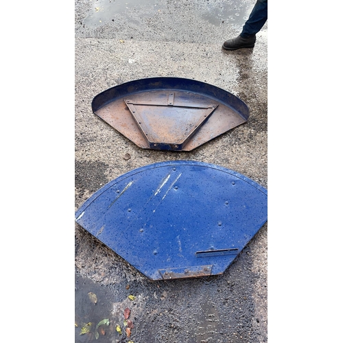 140 - Fordson E27N rear mudguard in perfect condition