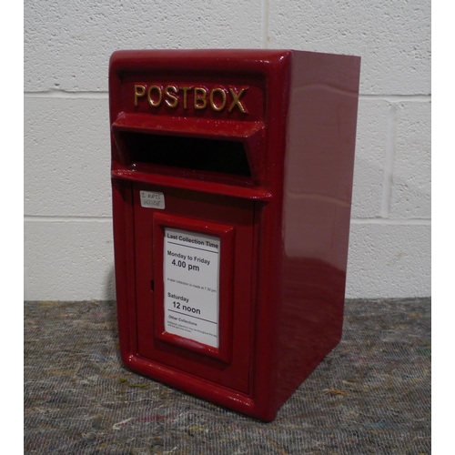 93 - Post box- red, small