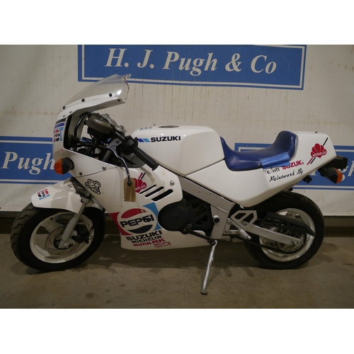613 - 50cc childs motorbike with Suzuki logo, good compression. No docs