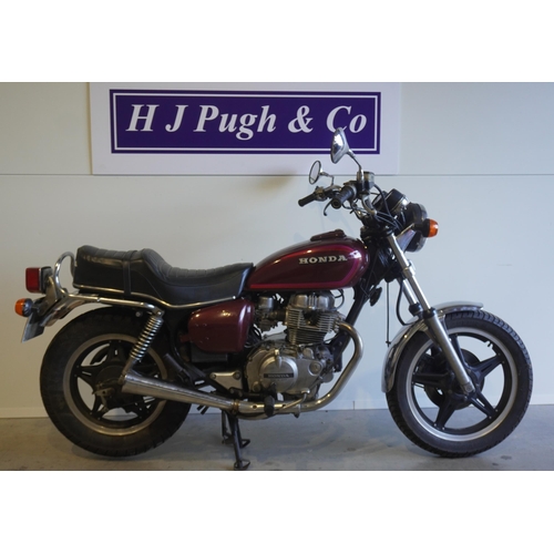 651 - Honda VF400FD motorcycle. 1983. Runs but needs carb cleaning. Imported, MOT till 24.3.22. Reg. YNE 4... 