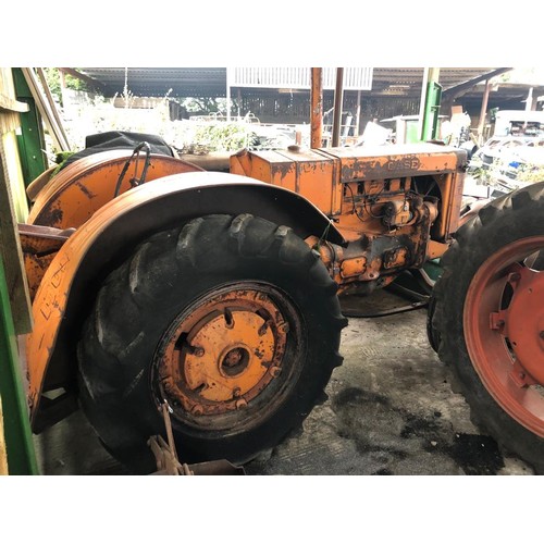 187 - Case L tractor on rubber tyres. Runs and drives, original tractor. No V5