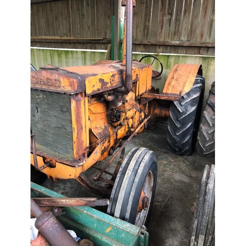 187 - Case L tractor on rubber tyres. Runs and drives, original tractor. No V5