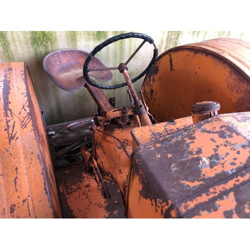 187 - Case L tractor on rubber tyres. Runs and drives, original tractor. No V5