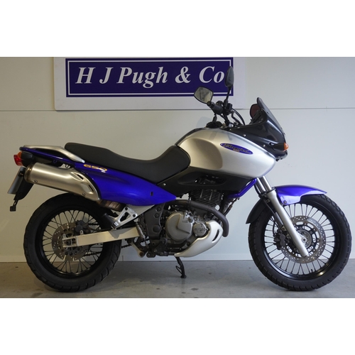 696 - Suzuki XF650 Freewind motorcycle. 644cc. 1997. 2 Owners from new with clear HPI report and MOT until... 
