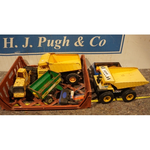 497 - Box of model lorries and dump trucks to include Tonka