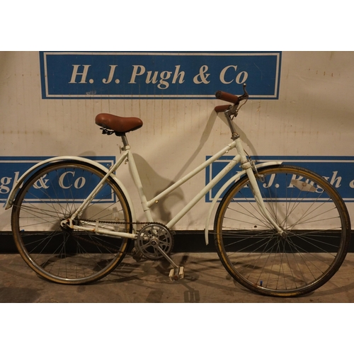 498 - Vintage ladies bike