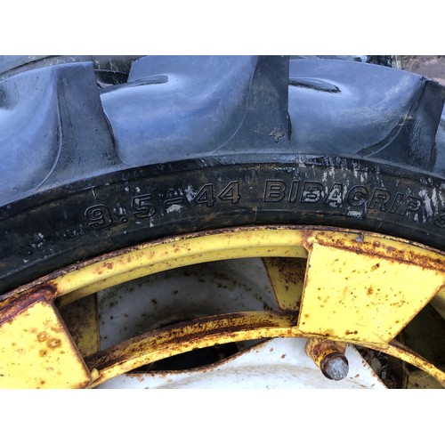 211 - Row crop wheels and tyres. ready for use. 9.5x44. -4