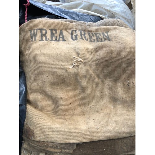 214 - Hessian sacks in good condition. Approx 50