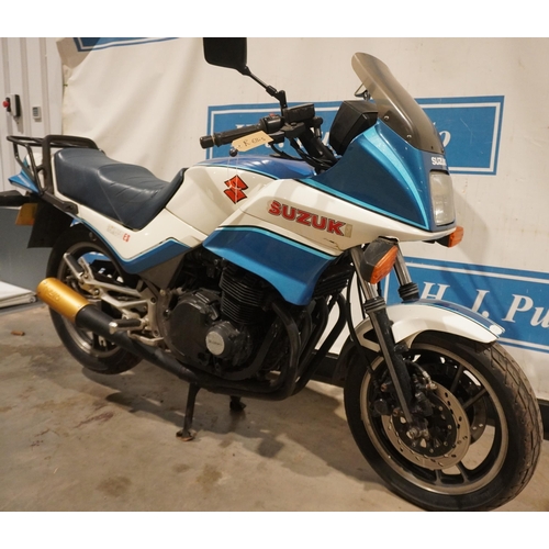 722 - Suzuki GSX 550 ES motorcycle. 572cc. 1986. Very good runner. Reg. C823 GDV. V5 and keys