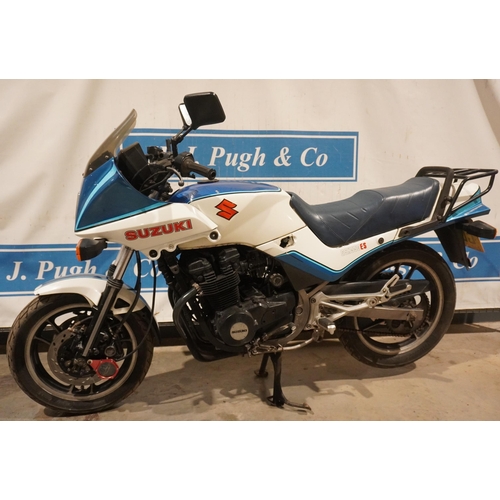 722 - Suzuki GSX 550 ES motorcycle. 572cc. 1986. Very good runner. Reg. C823 GDV. V5 and keys