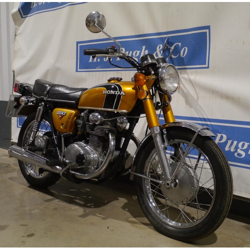 737 - Honda CB350K motorcycle. 350cc. 1972. Completely original, runs and rides. Reg. TSX 757K. V5 and key... 