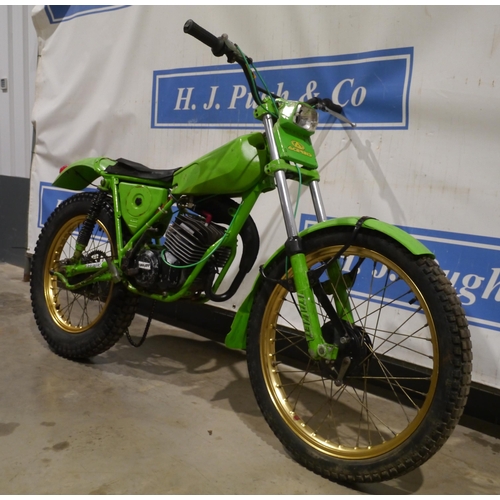 738 - Italjet 50 Grass Hopper motorcycle. Italian import, comes with NOVA. Engine turns and fires