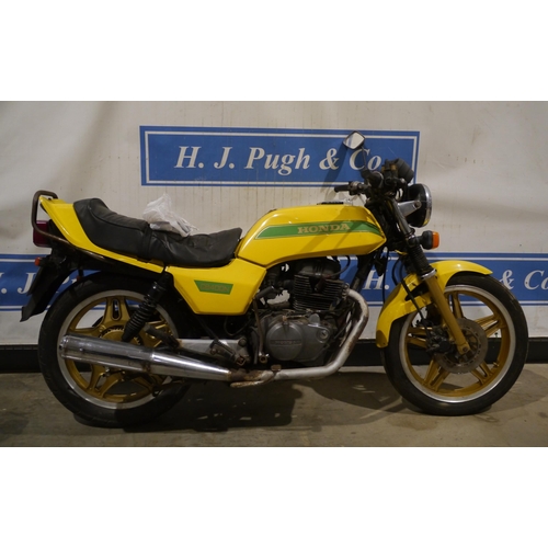 746 - Honda 400 Twin motorcycle project. 400cc. 1982. Runs and rides, new ignition supplied, starts on run... 