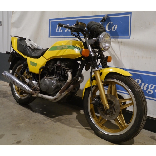 746 - Honda 400 Twin motorcycle project. 400cc. 1982. Runs and rides, new ignition supplied, starts on run... 