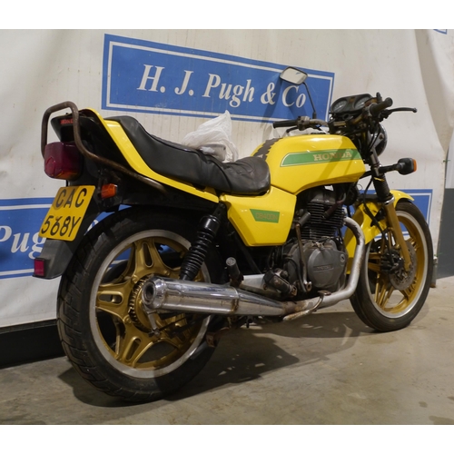 746 - Honda 400 Twin motorcycle project. 400cc. 1982. Runs and rides, new ignition supplied, starts on run... 