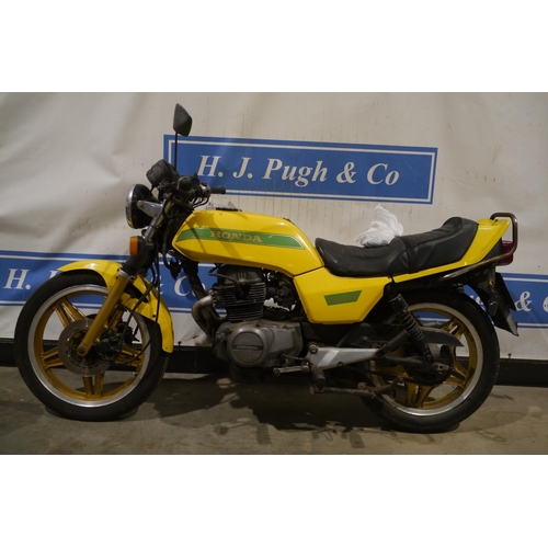 746 - Honda 400 Twin motorcycle project. 400cc. 1982. Runs and rides, new ignition supplied, starts on run... 