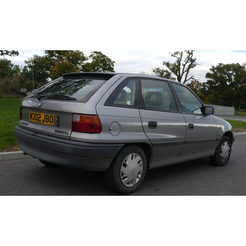 748 - Vauxhall Astra LS Auto 1.4. 1994. Starts and drives. MOT until 18/8/22. 66,000 miles.  with service ... 