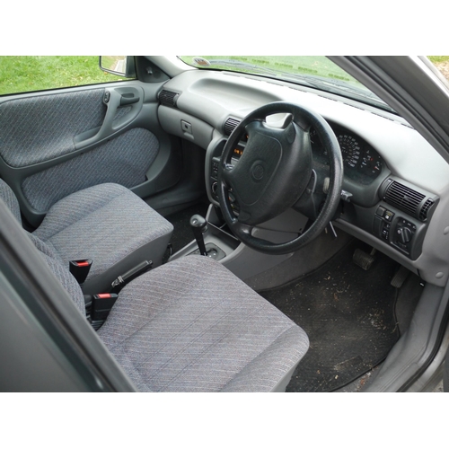 748 - Vauxhall Astra LS Auto 1.4. 1994. Starts and drives. MOT until 18/8/22. 66,000 miles.  with service ... 