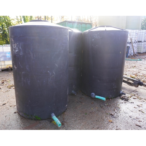 245 - 3 Poly 1000L drums