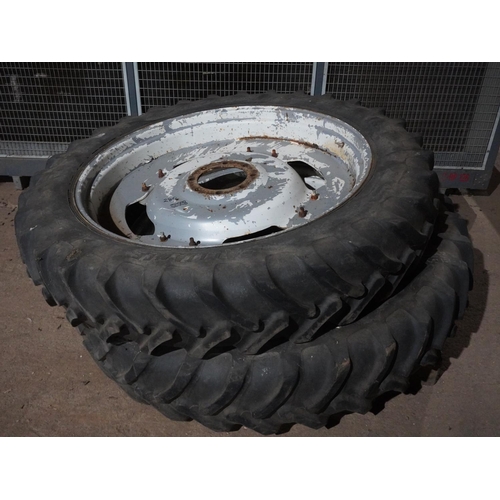 280 - Row crop wheels 13.6 R48 Ford/New Holland