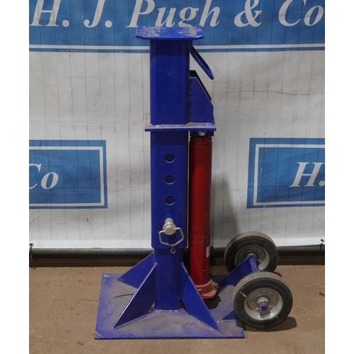 284 - Sprayerjack high lift jack for changing self propelled sprayer wheels