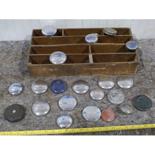 518 - Tray of assorted fuel tank caps