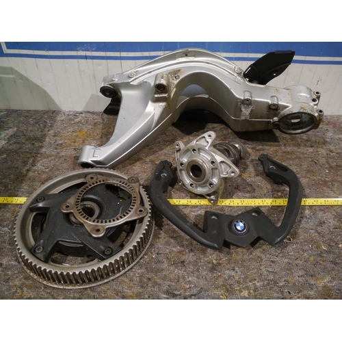 548 - BMW F800 rear drive assembly including swing arm, bearing and belt drive pulley