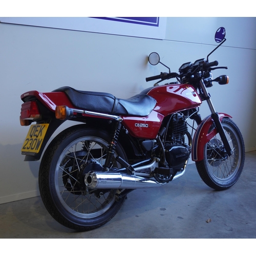 726 - Honda CB250TRS motorcycle. 250cc. 1981. MOT until 22/8/22. Comes with other MOT certificates. Reg. O... 