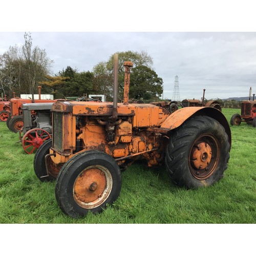 187 - Case L tractor on rubber tyres. Runs and drives, original tractor. No V5