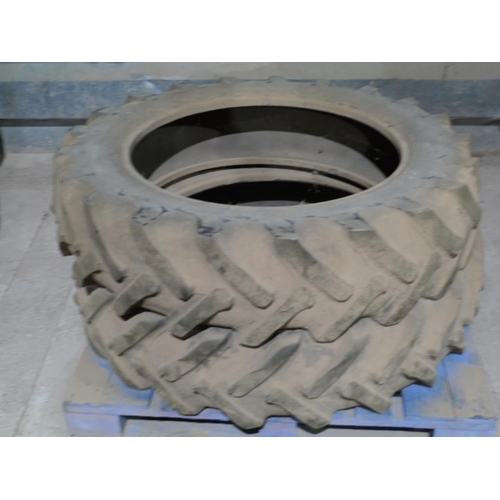 381 - Alliance 12.4 R32 tyres -2