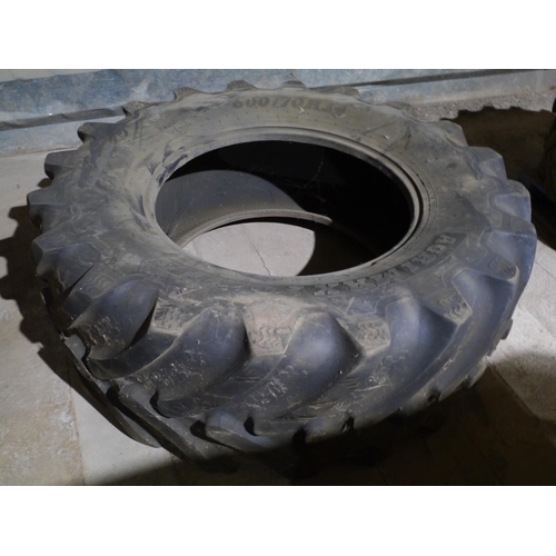 382 - Agrimax 600/70 R34 tyre-1