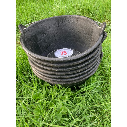 75 - 7 Heavy duty rubber feed buckets 10L