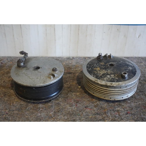 584 - 2 BSA A10 hubs