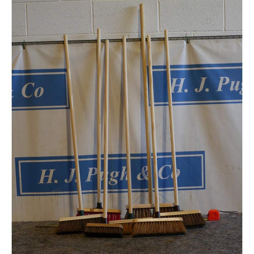 39 - 7- Assorted brooms
