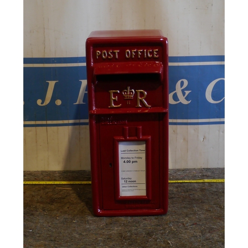 43 - Red postbox with 2 keys 22
