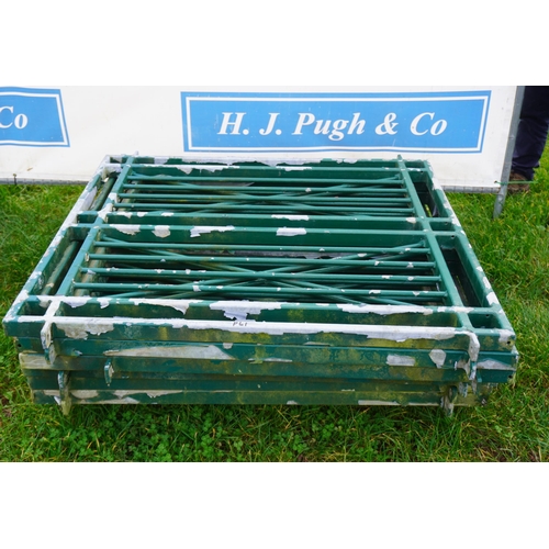 274 - Large quantity of galvanised fencing