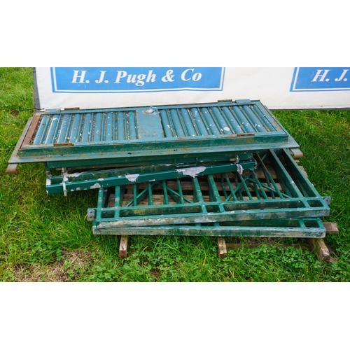 274 - Large quantity of galvanised fencing