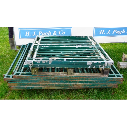 274 - Large quantity of galvanised fencing