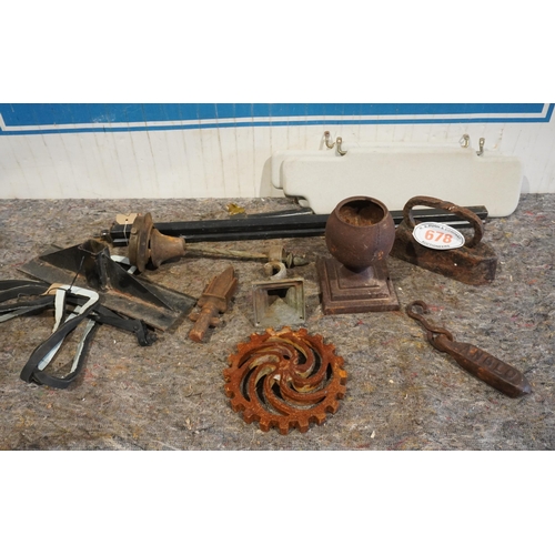 678 - Vintage metal items to include flat iron and other items