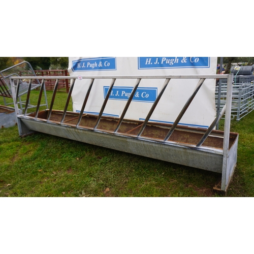 1163 - Cattle feed barrier manger