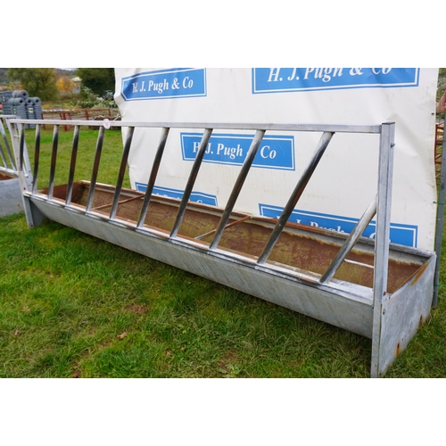 1164 - Cattle feed barrier manger