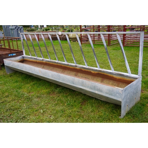 1165 - Cattle feed barrier manger