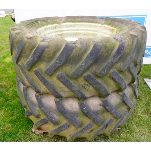 1184 - Goodyear tyres 600/65 R38 and centres & Continental tyres 540/65 R24 and centres. All fit New Hollan... 